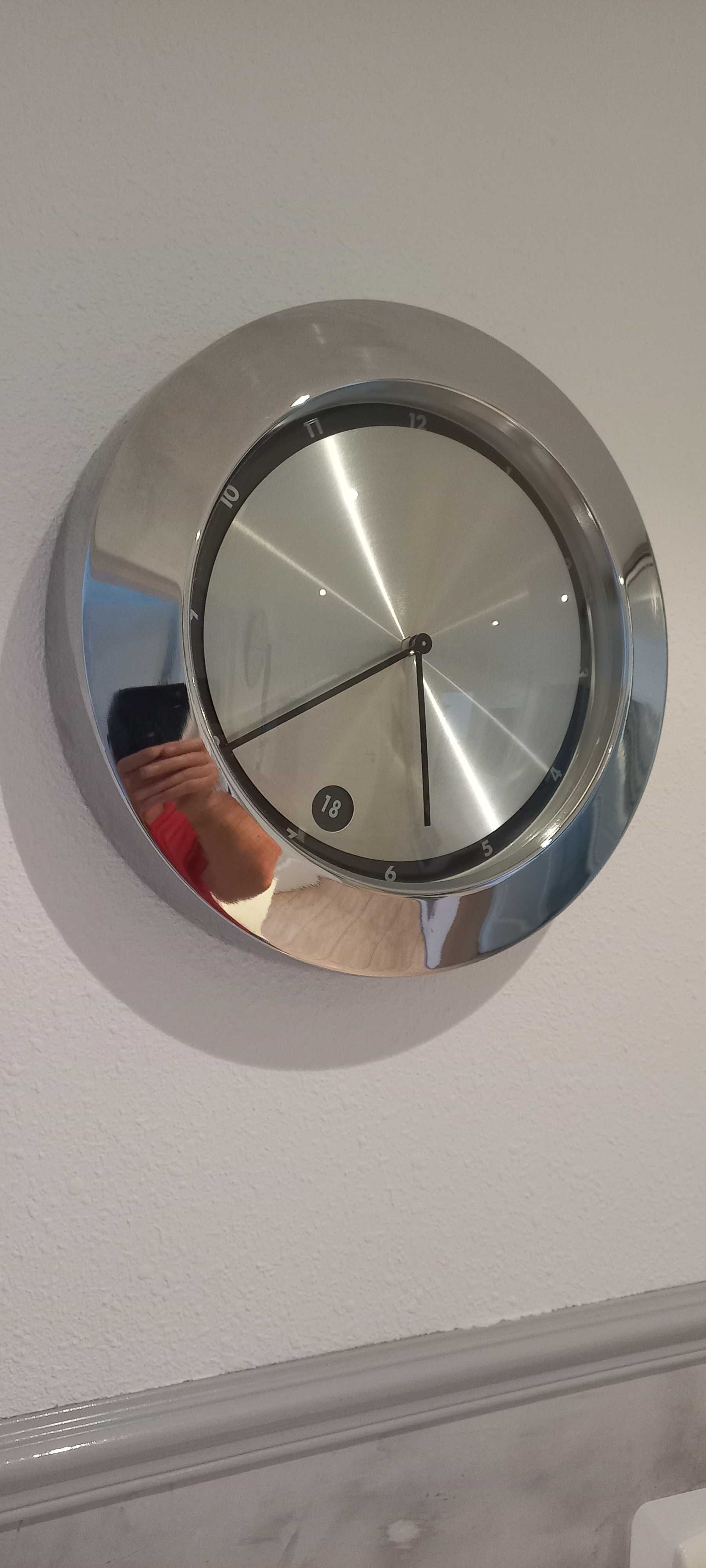 Zegar ścienny srebrny quartz duży
