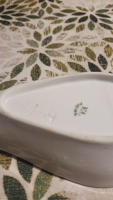 Conjunto Vista Alegre com Pires, manteigueira, travessa e terrina