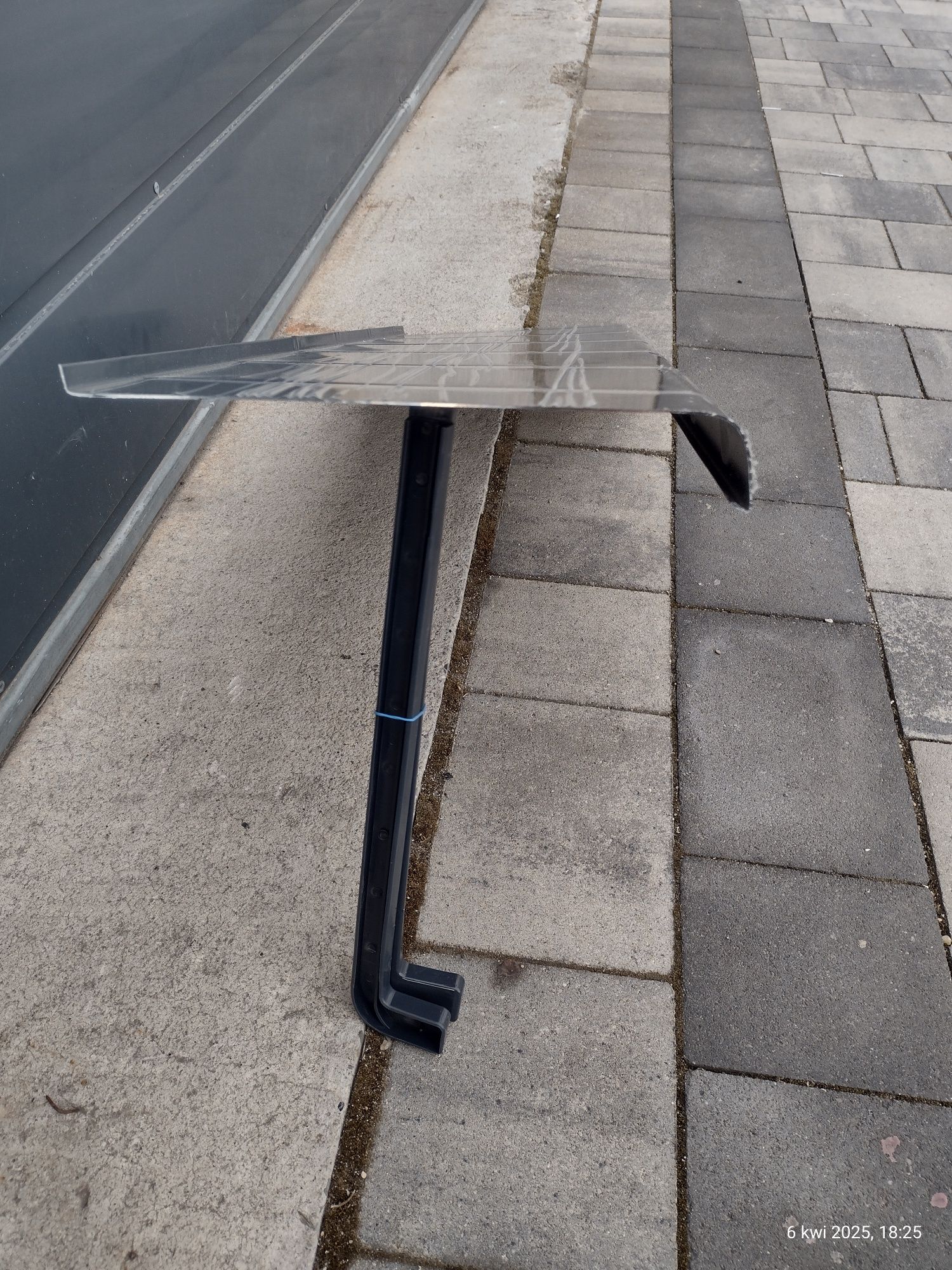 Parapet zewnętrzny aluminiowy 6 sztuk + komplet zaślepek.. Grafit.
