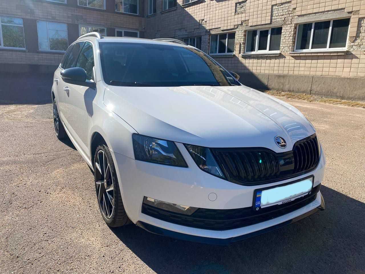 Skoda Octavia Combi DSG Ambition Sport.