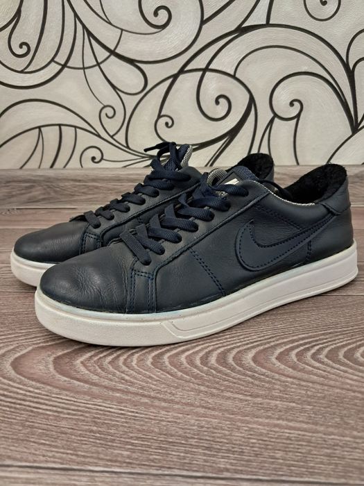 Кеди Nike темно-синього кольору 39 розмір