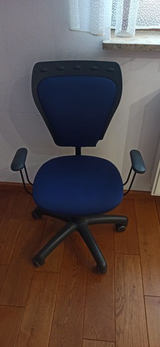 Fotel obrotowy dla dziecka