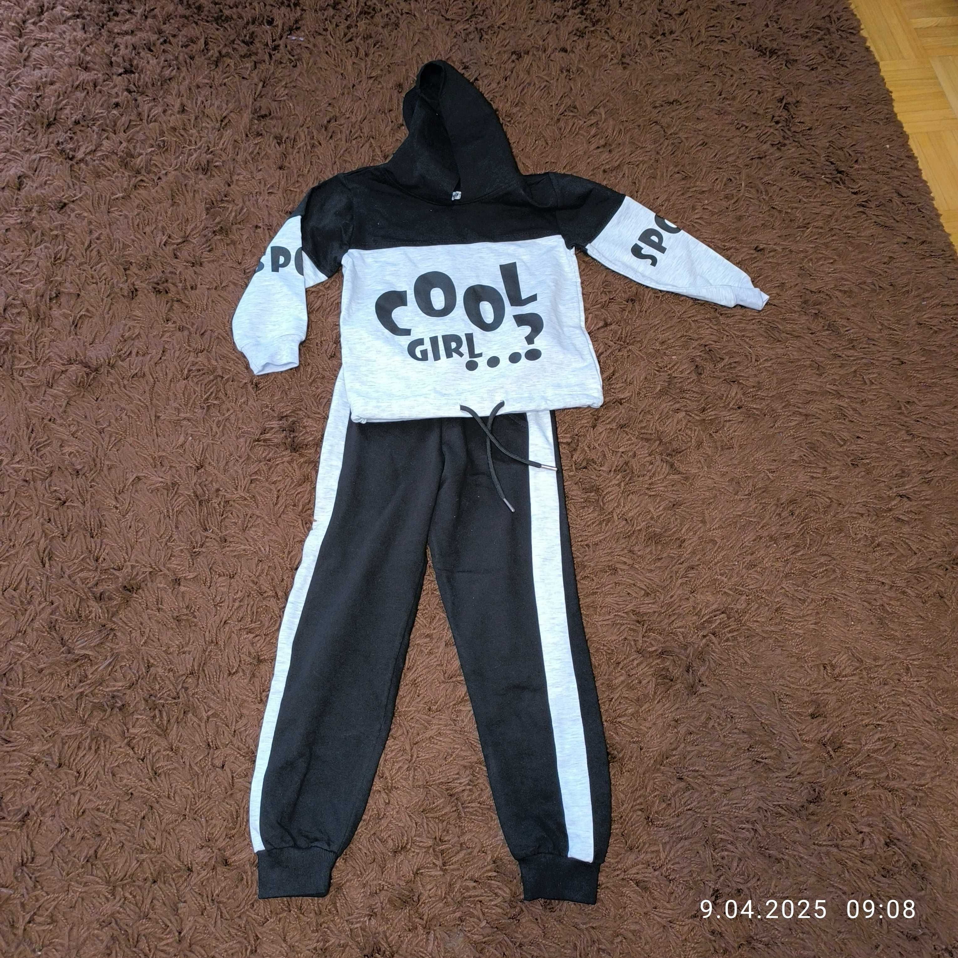 Sprzedam dres dziewczęcy