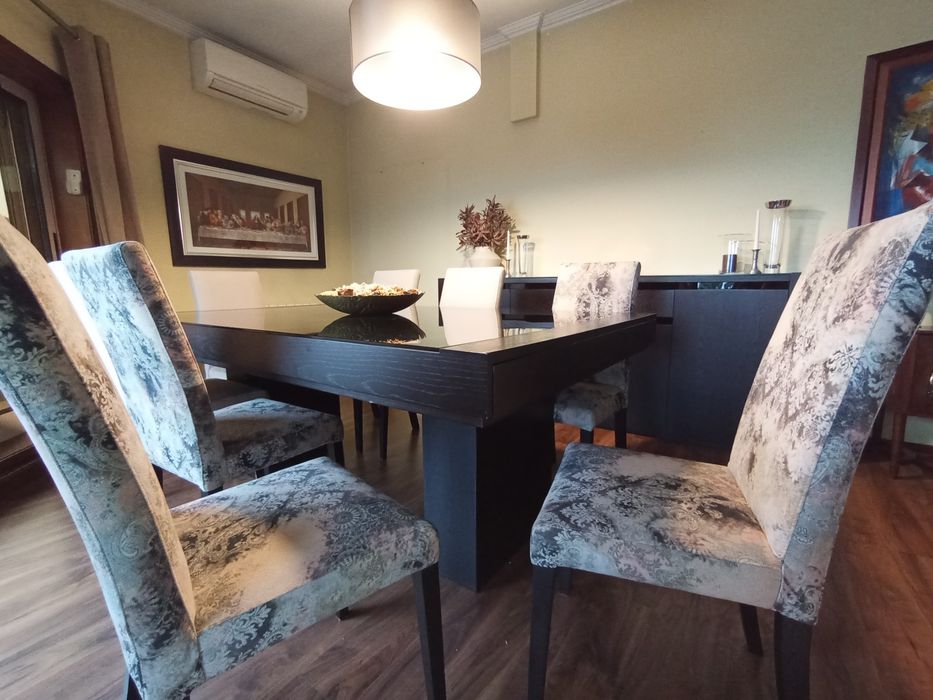 Mesa de sala em wengue (sem cadeiras)