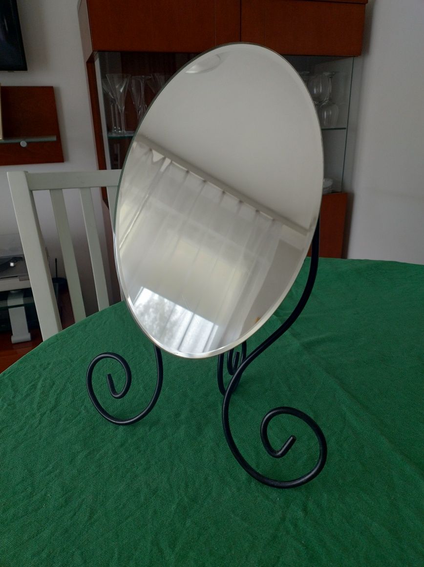 Lustro  na toaletkę