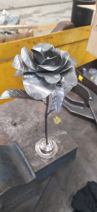 Peças artísticas e decoração  em  metal