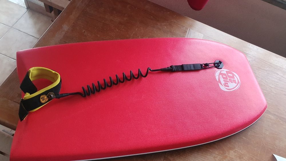 Prancha de bodyboard e saco