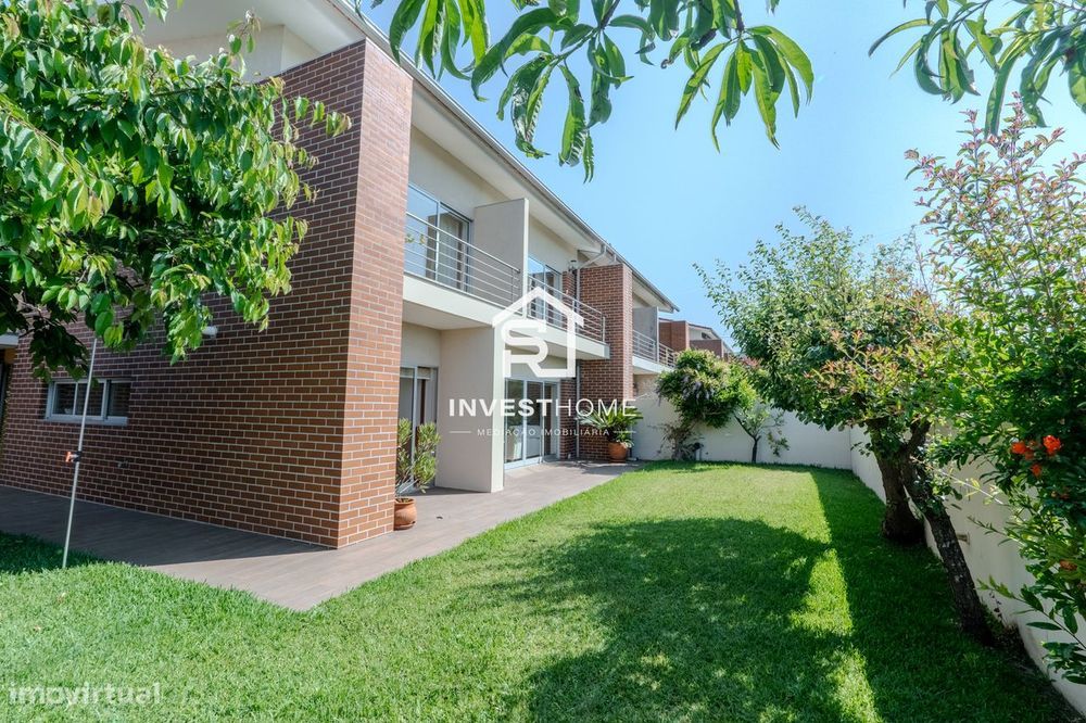 Moradia T4+1 | 3 Frentes | Terraço | Jardim | Box 2 carros | Esposende