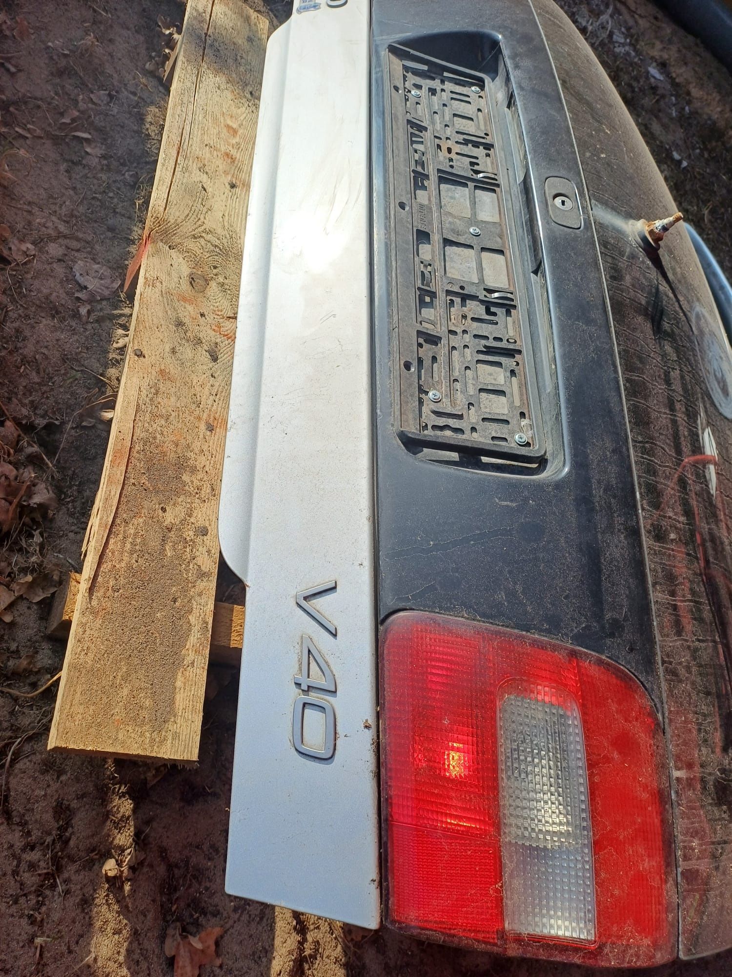 KLAPA BAGAZNIKA VOLVO V40 kod lakieru  329-52