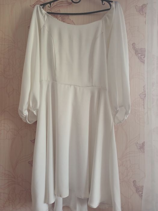 Сукня атласна біла