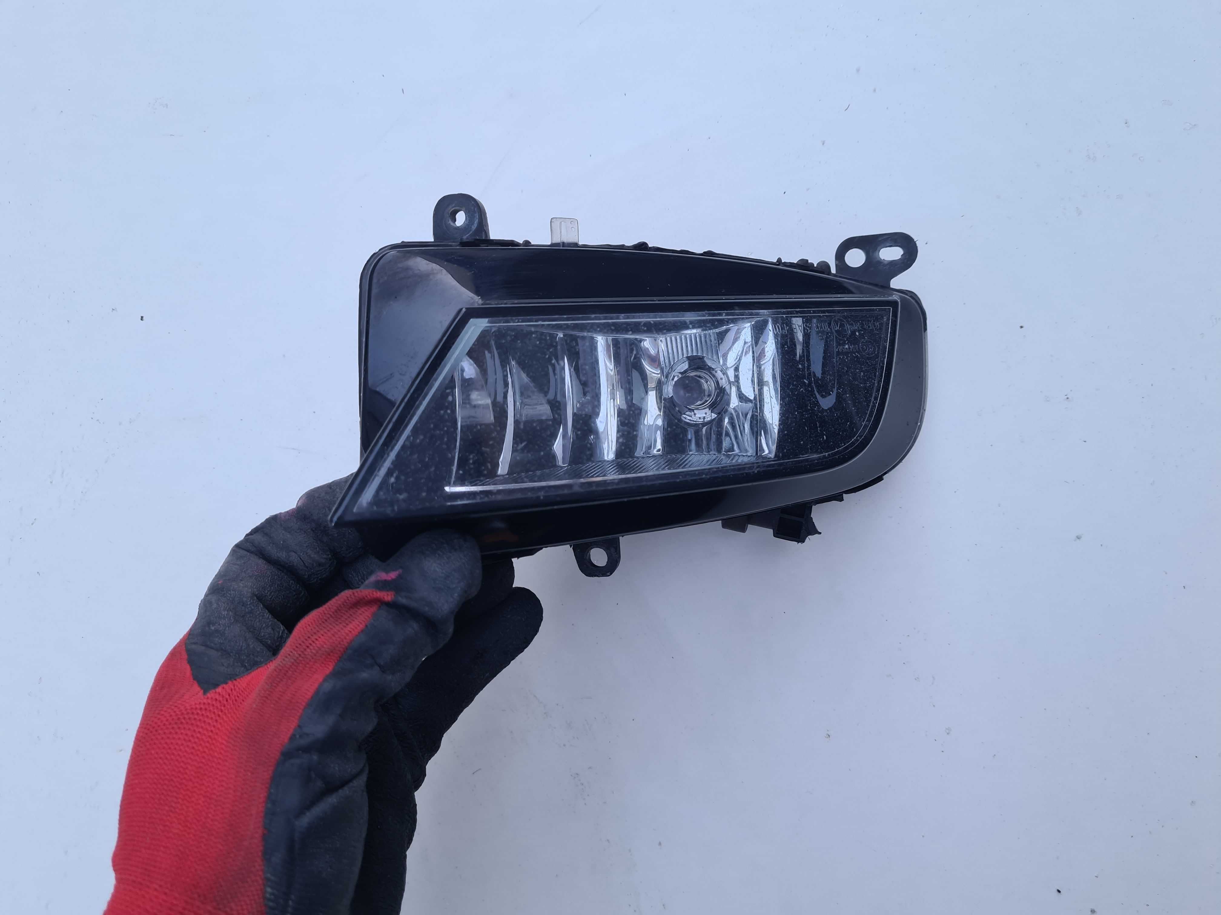 Audi A4 B8 lift 8K halogen lampa przeciwmgielna prawa