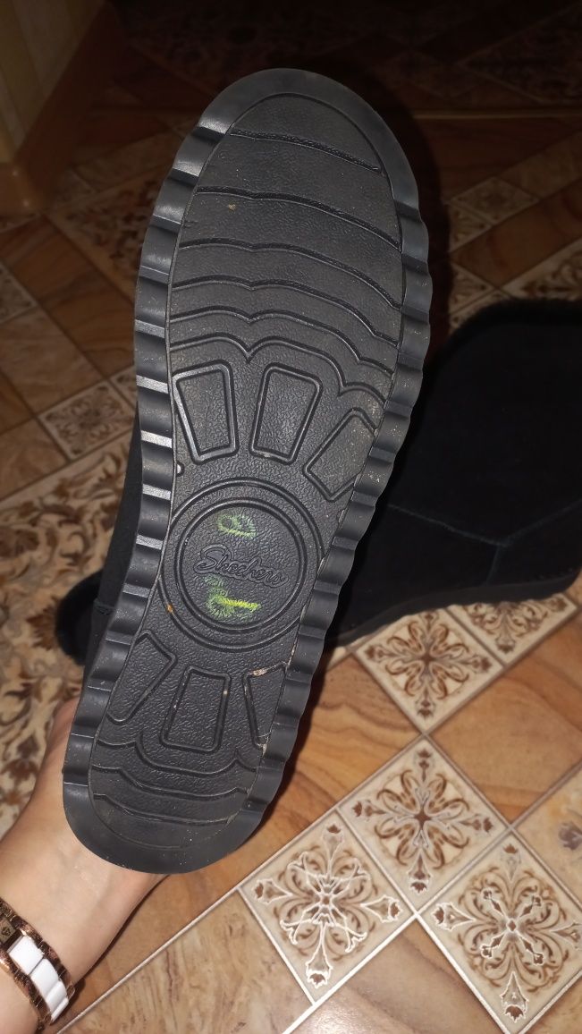 Жіночі зимові Skechers ( нові) 1000грн