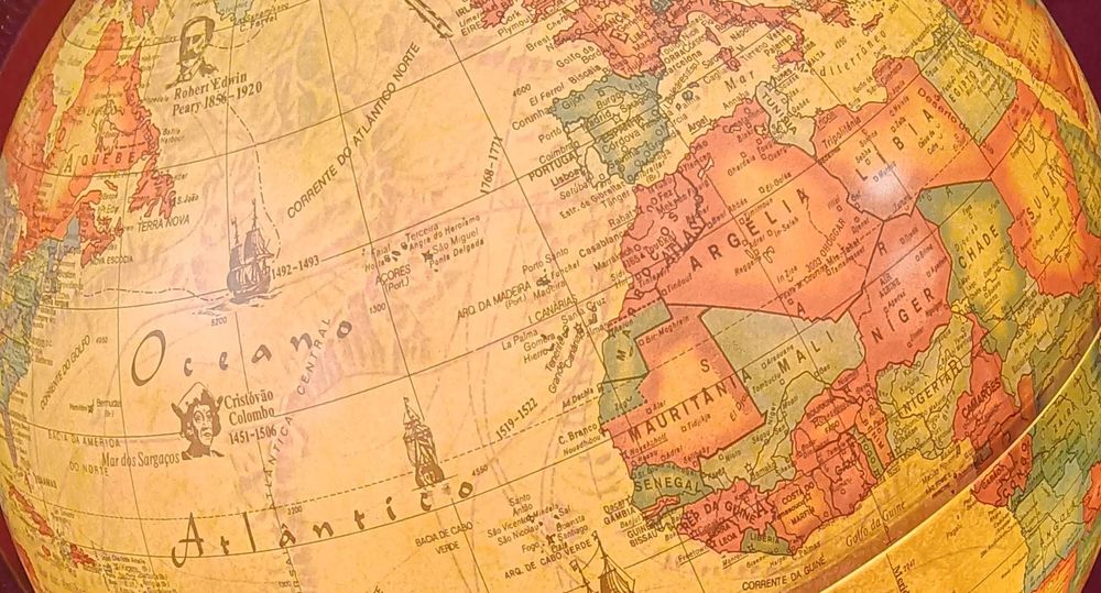 Candeeiro em forma de globo