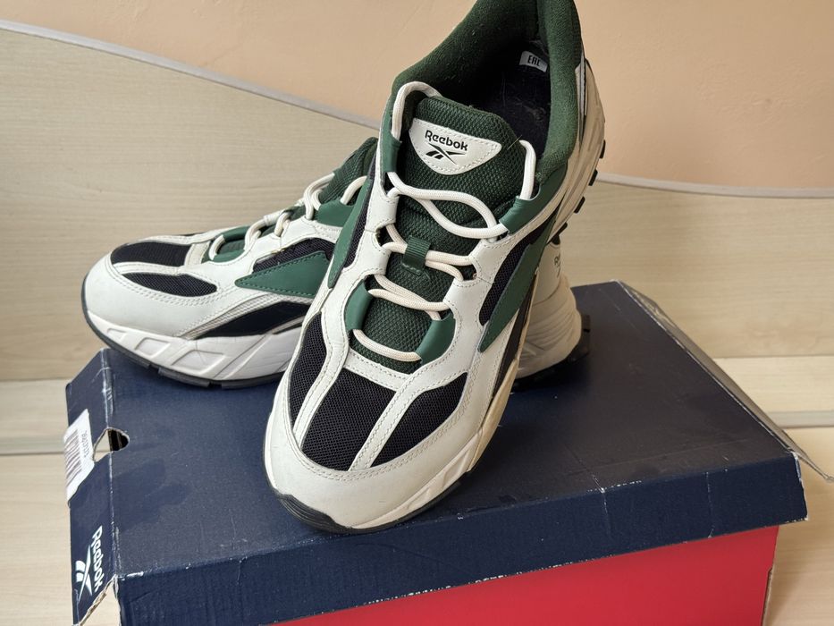 Кросівки reebok. Туфлі. Черевики carlo pazolini. Respect