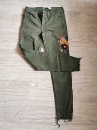 Spodnie zara XS kolor khaki z haftem kwiaty