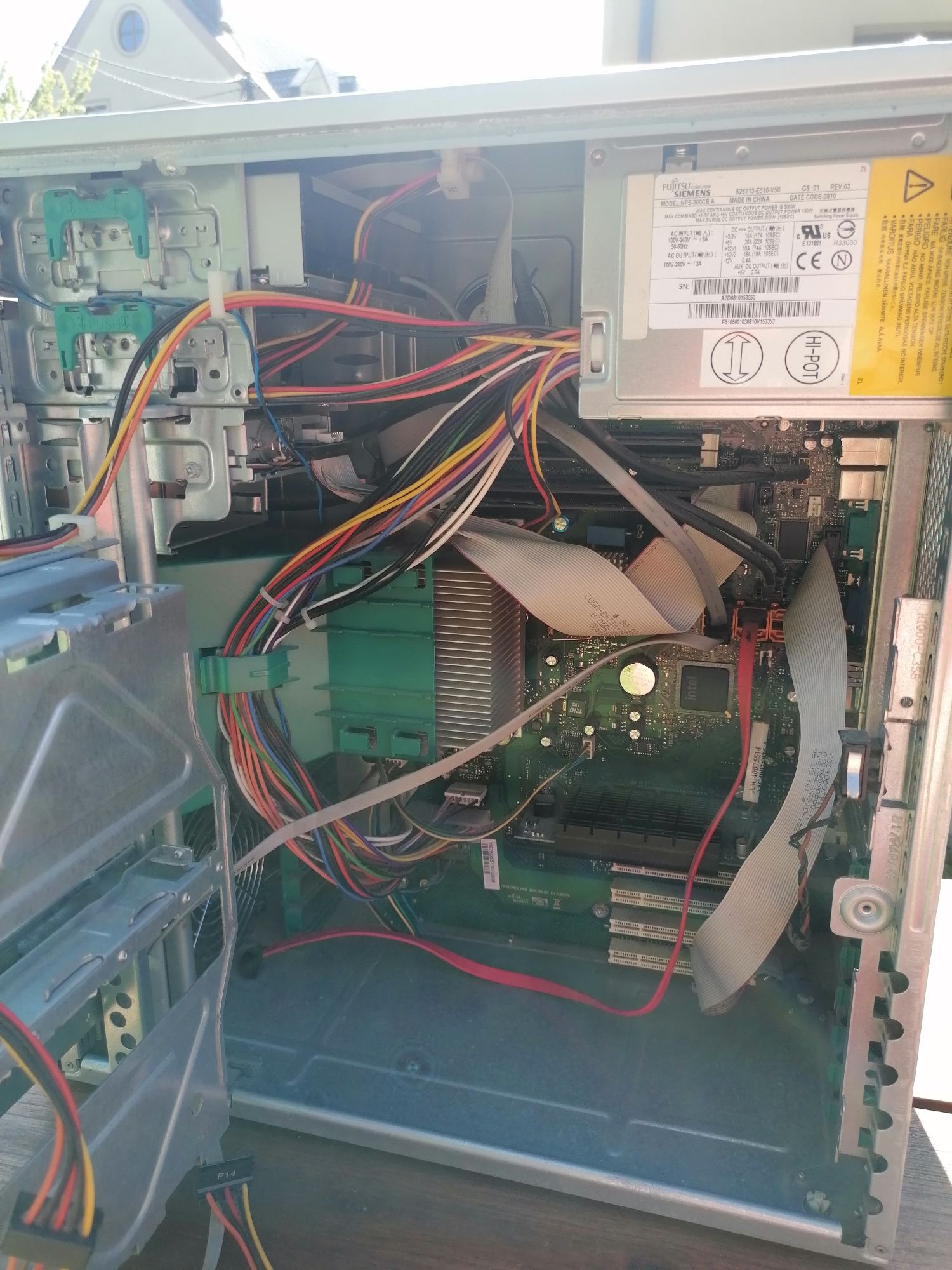 Komputer Fujitsu Siemens stacjonarny