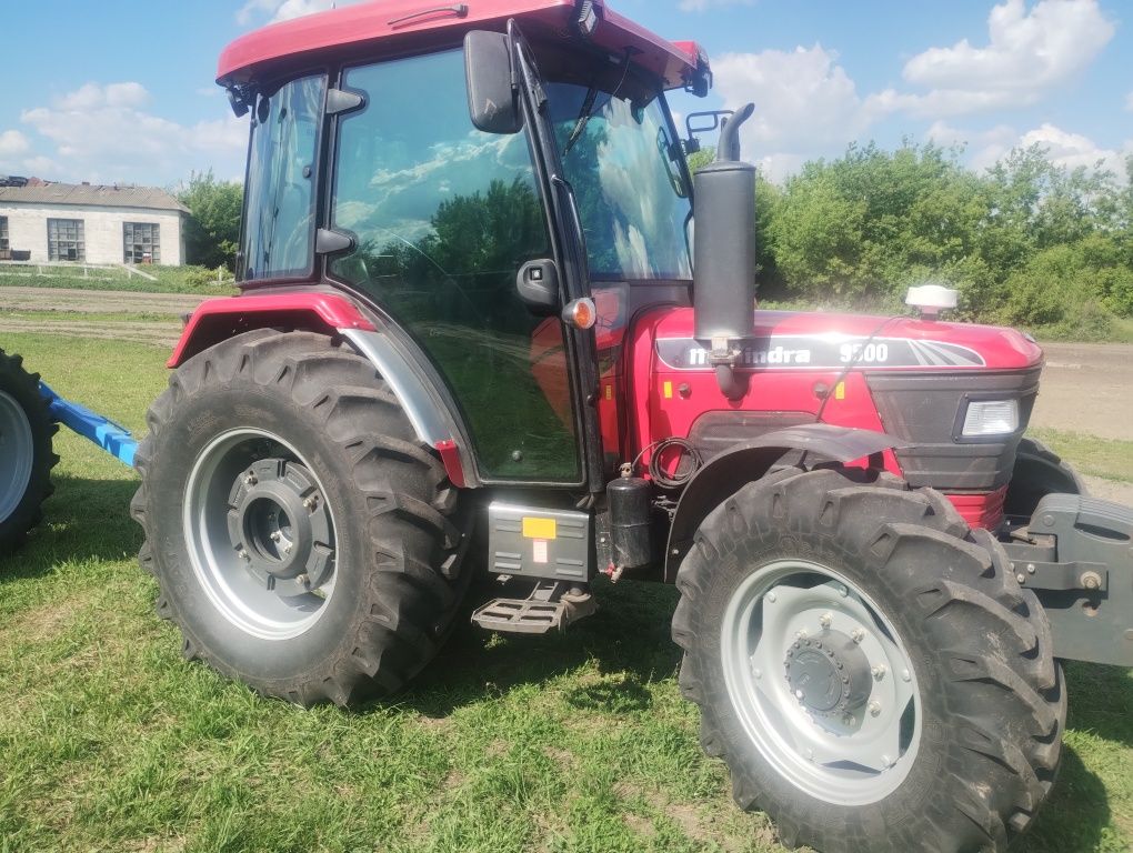 Трактор Mahindra 9500