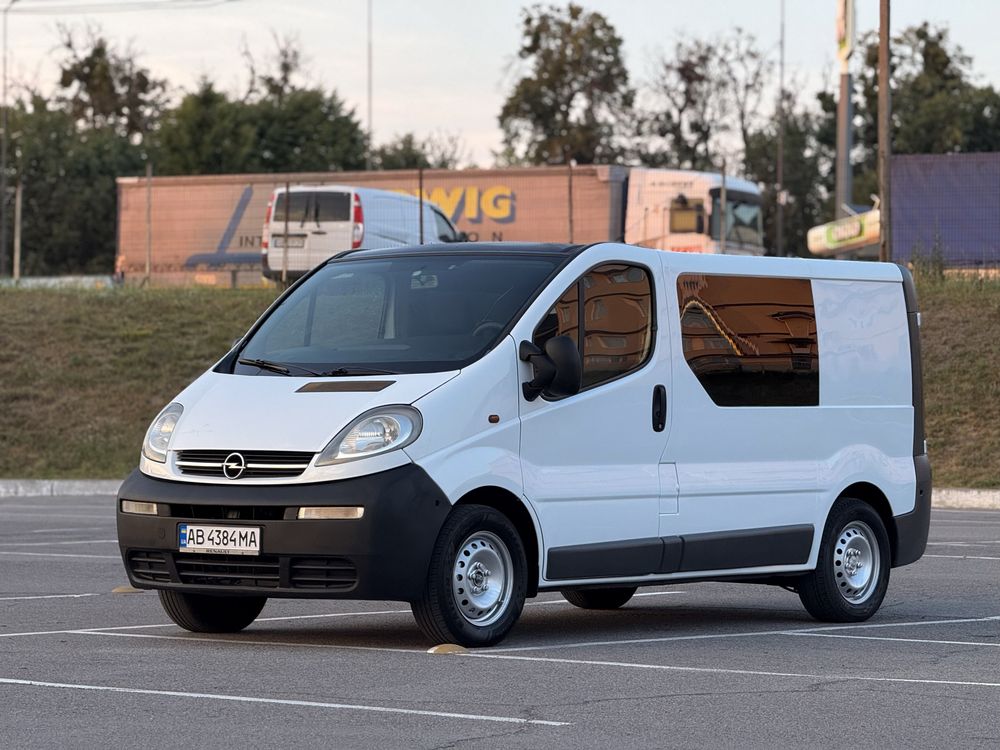 Бус Opel Vivaro 2006 (1.9dCi) мінівен, можливий обмін vito, trafic, t5