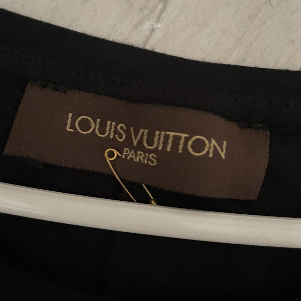 Ekskluzywna koszulka Louis Vuitton z limitowanej kolekcji!