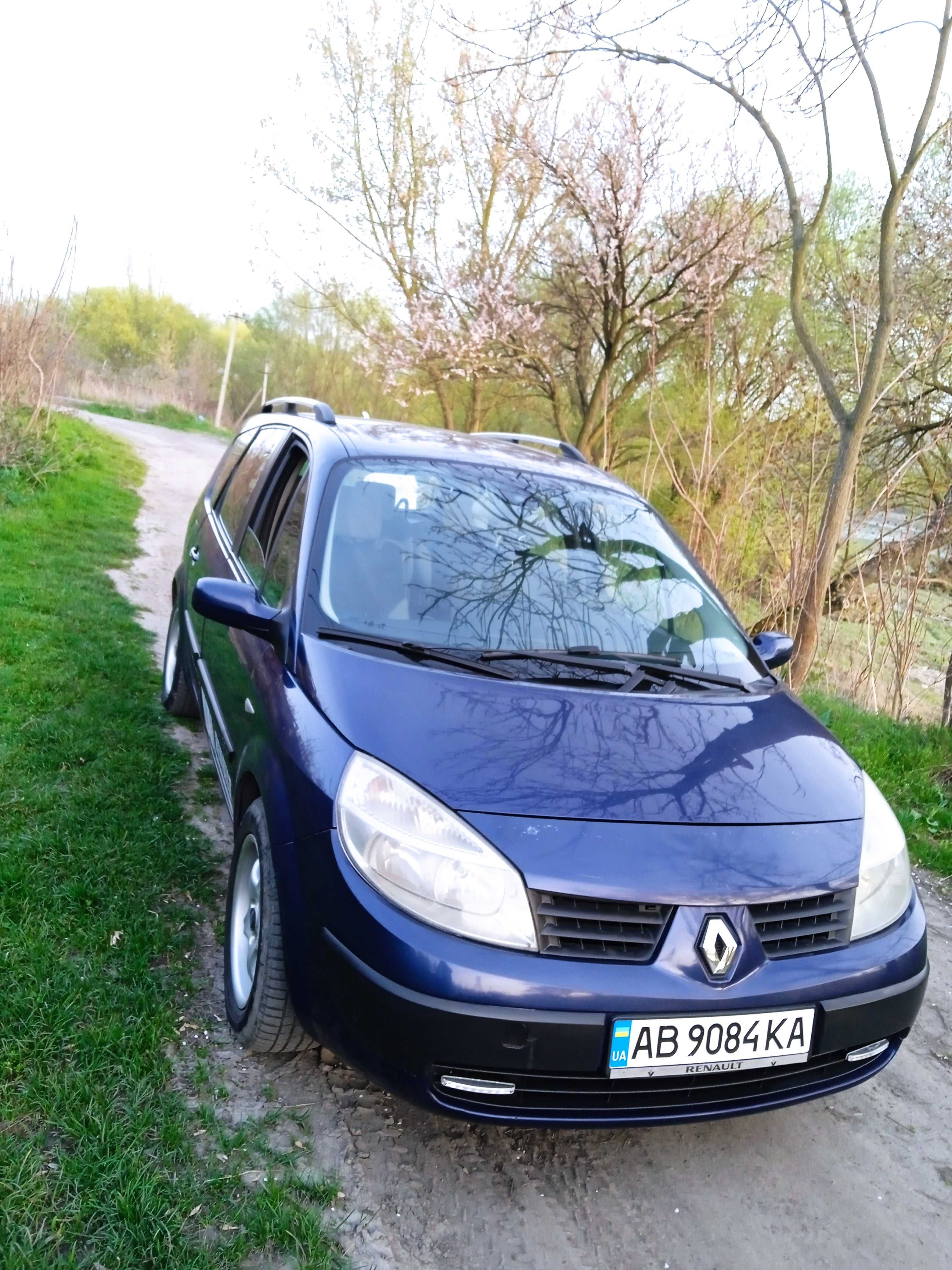 Продам Renault Grand Scenic 2004 року.