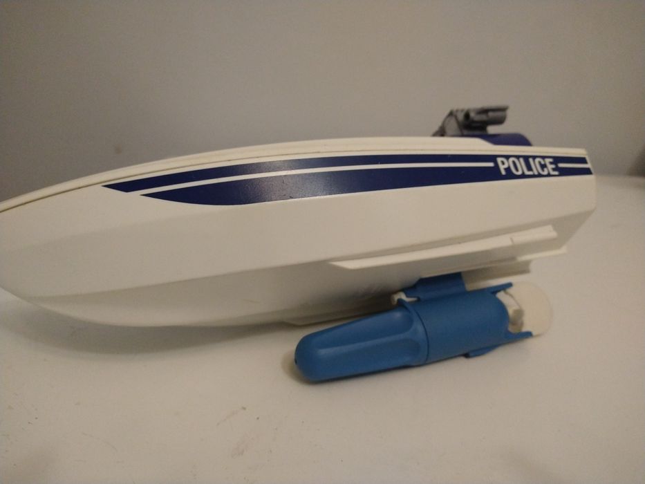 Playmobil radiowóz i łódka.