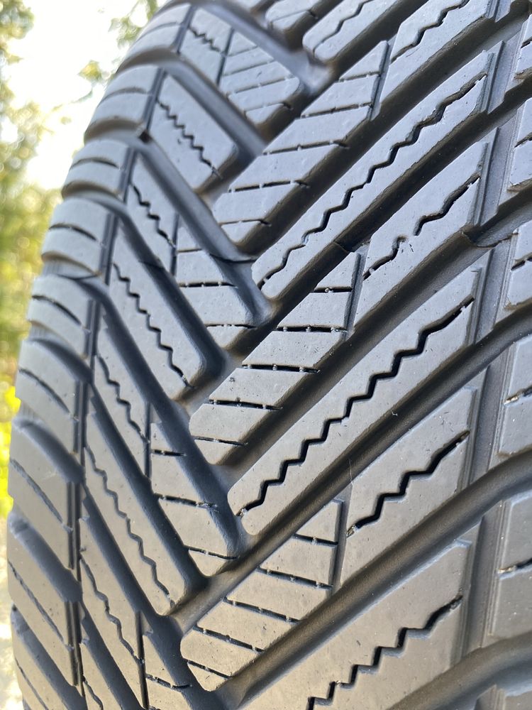 215/45/18 Sprzedam pare opon Hankook