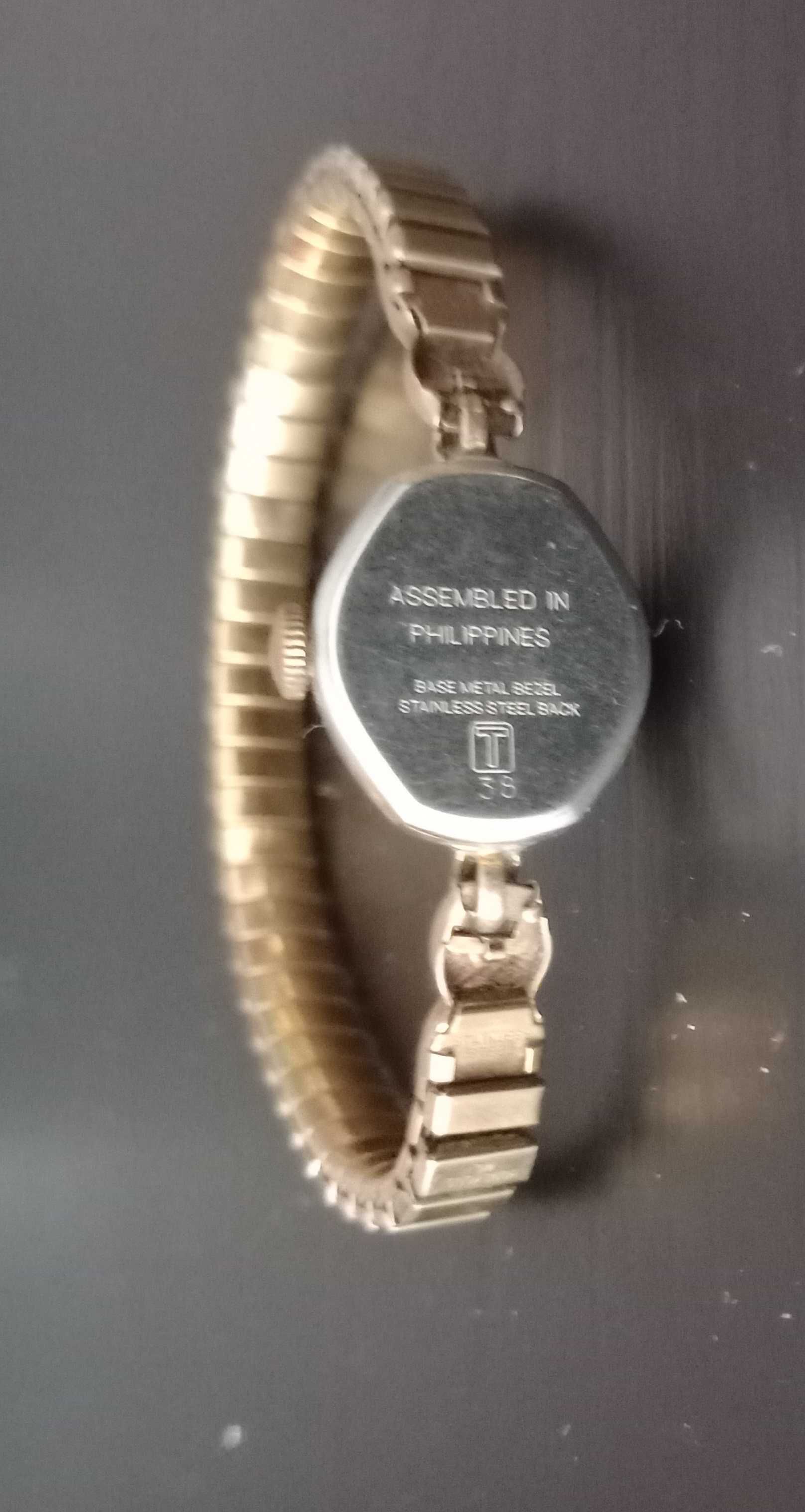 Relógio Timex, de corda, Mostrador Glitter Oval Original e Numerado