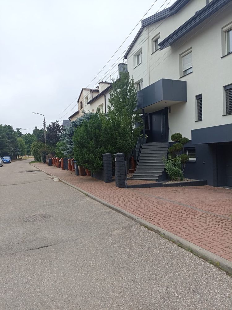 Środkowa szeregówka z dużym ogrodem w bardzo dobrej lokalizacji