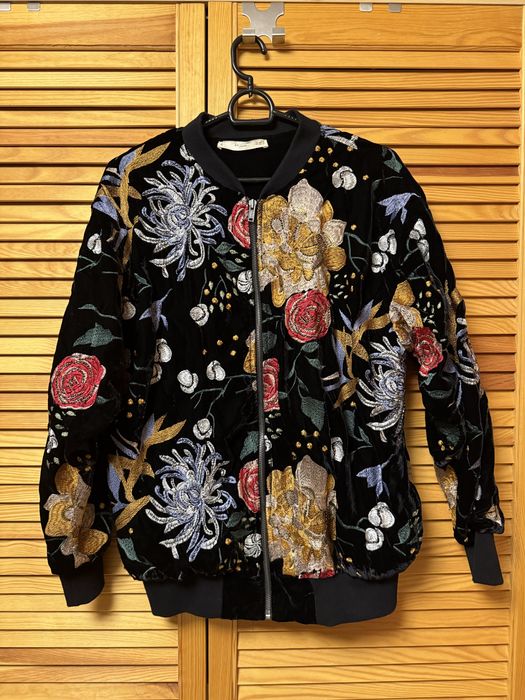 Unikatowa welurowa haftowana kurtka bomberka oversized Mango S/XS