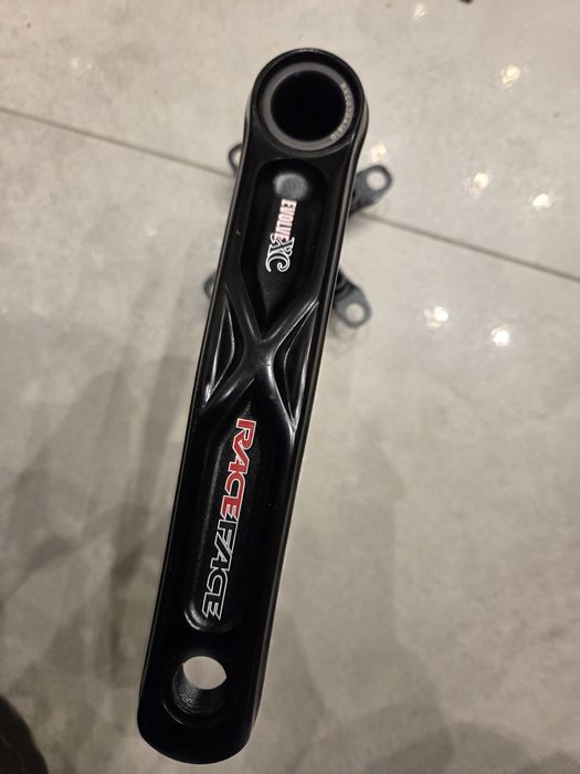 Nowe Race Face Evolve XC 170 mm 3x oś przelotowa GXP