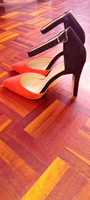 Sapatos de salto alto
