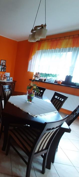 Stół drewniany i 8 krzeseł do kompletu