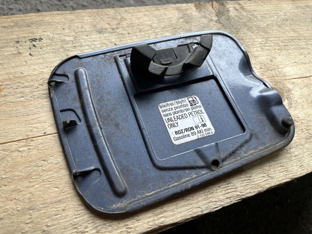 Klapka wlewu paliwa BMW E36 stahlblau coupe cabrio touring sedan