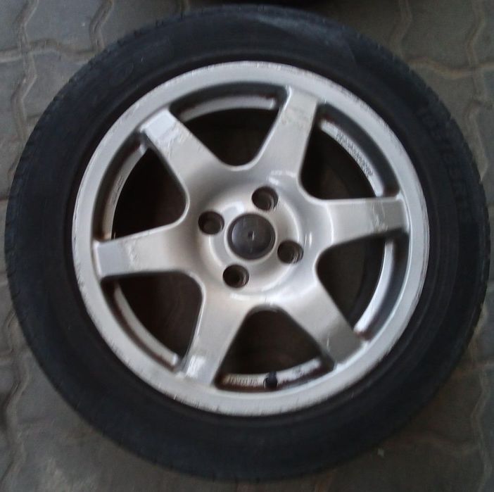 Jantes Fiat R15 com pneus 195/55 furação 4x100