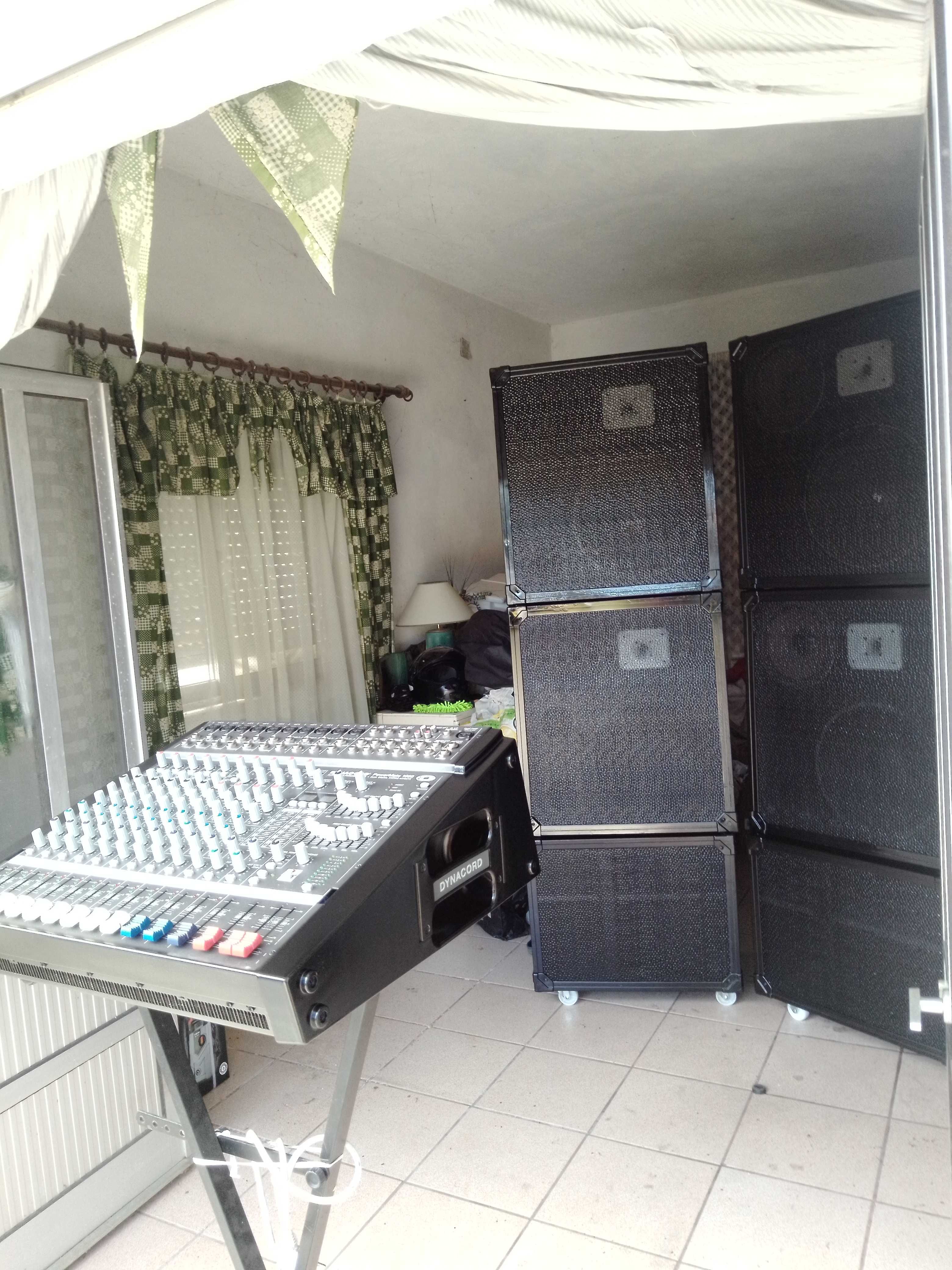 Super hiper mega pechincha Dynacord PA 6 colunas + mesa amplificada.