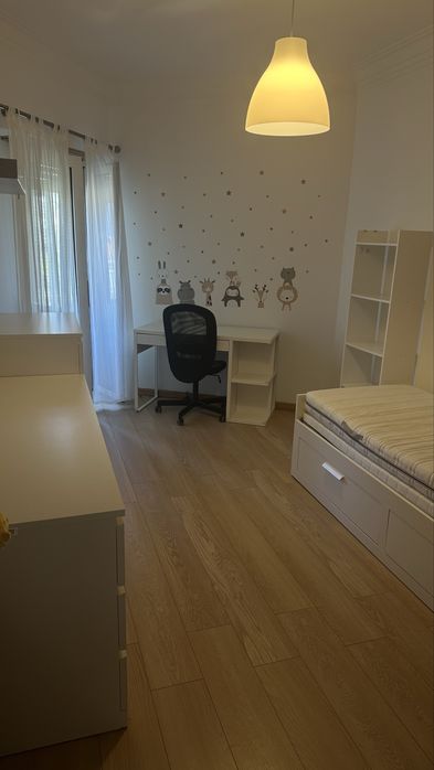 Aluga-se quarto equipado