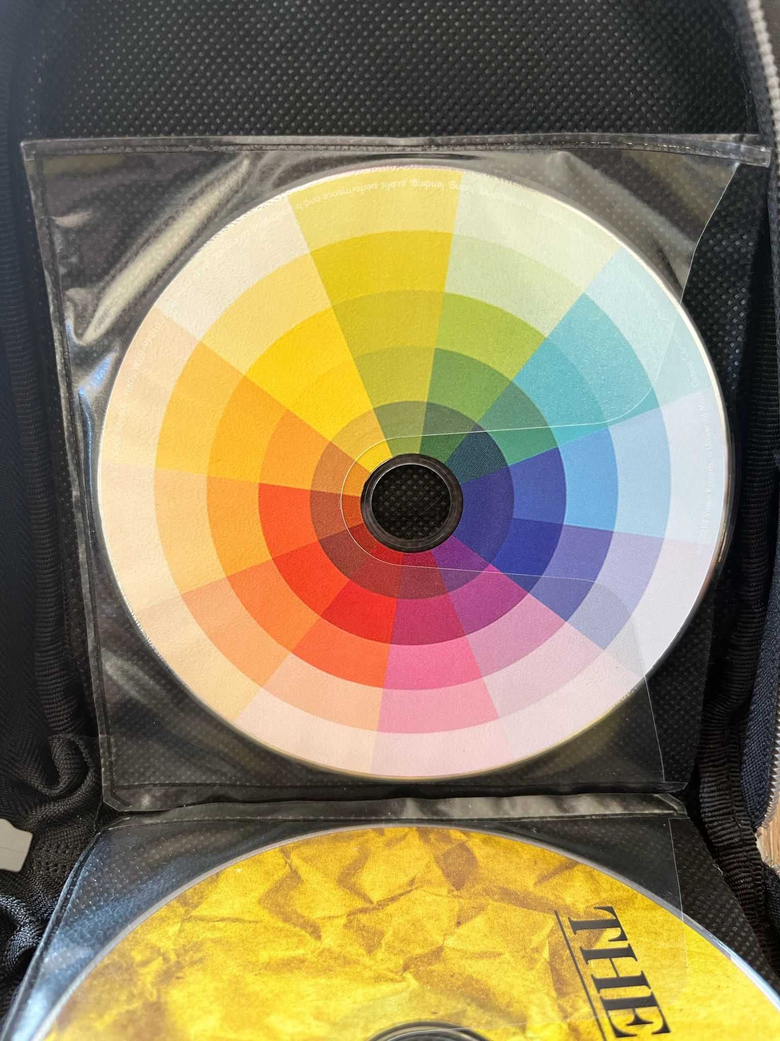 Coleção de 13 CD's e respetiva bolsa de arquivo