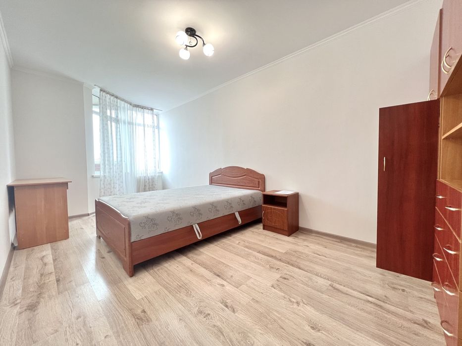 Квартира кухня/ студіо і спальня на Дружбі