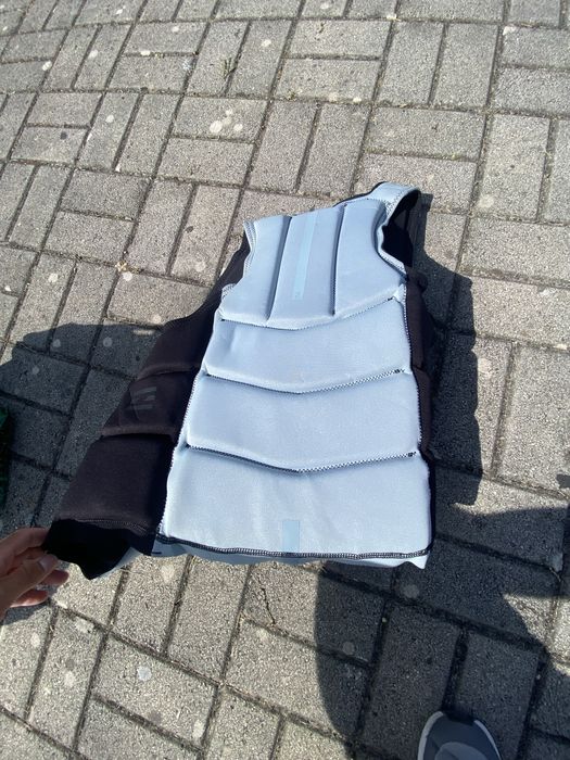 (Novo) Colete desporto nautico 50€ , fatos surf50€