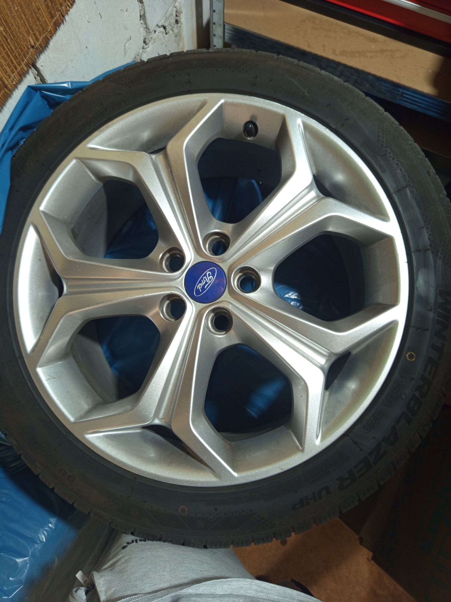 Alufelgi r18 wraz z oponami zimowymi
