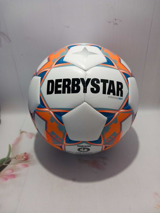Piłka nożna Derbystar Stratos light rozmiar 4