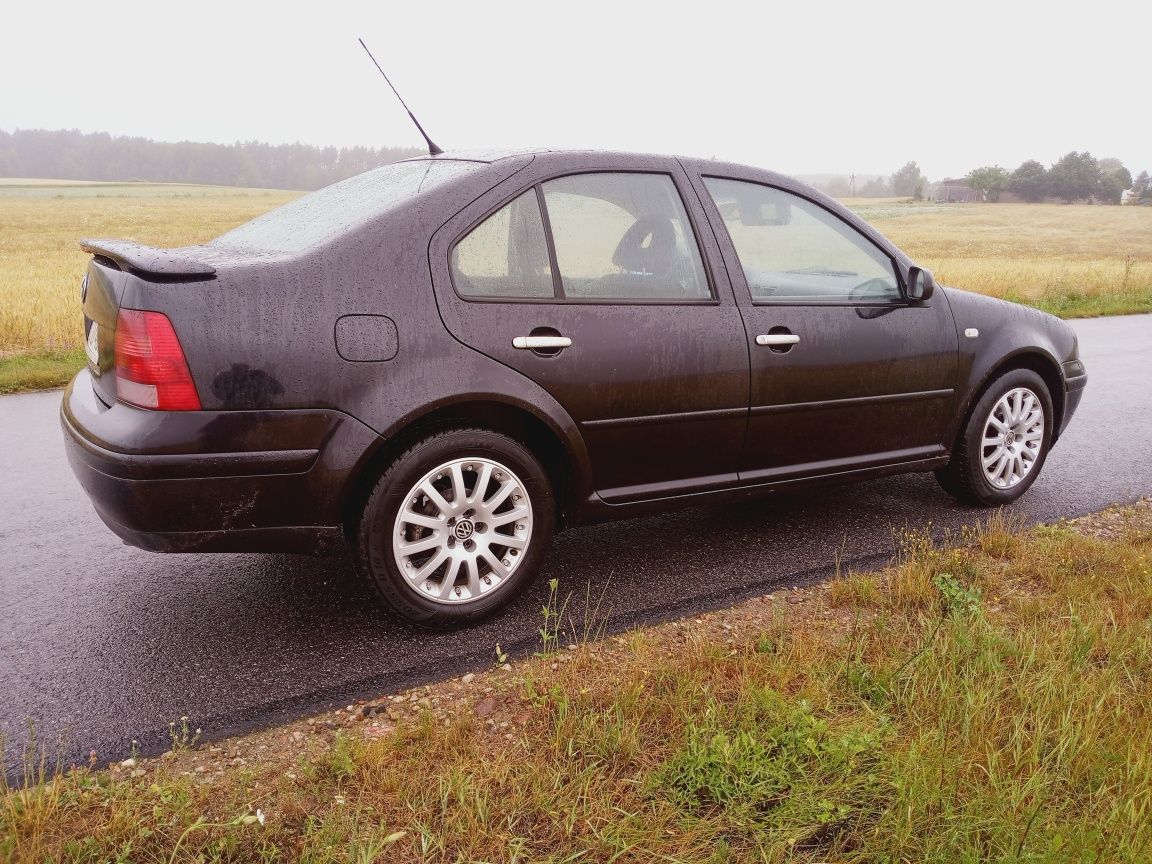 VW. Bora 1.9 TDI Climatronic. Nowe tarcze