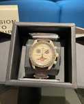 Omega x Swatch Saturn SO33T100：Bioceramika w Kolorach Saturnu