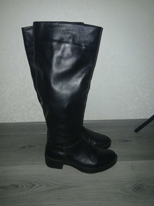 Жіночі шкіряні чоботи