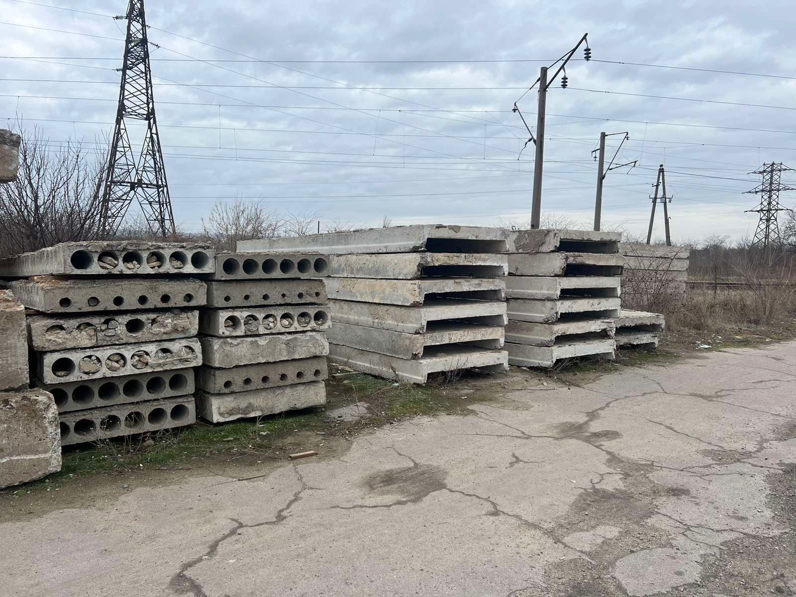Продам будівельні матеріали: клюшки, плити