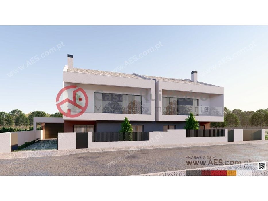 Moradia T4 Geminada de dois pisos com Piscina e Garagem