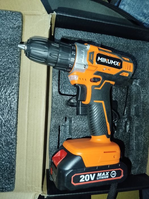 Шуруповерт новий 20V