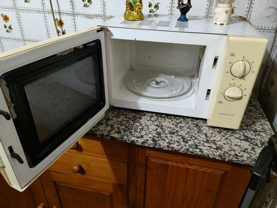 Vendo frigorífico e microondas
