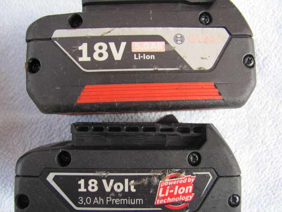 Зарядні з акумуляторами до інструменту