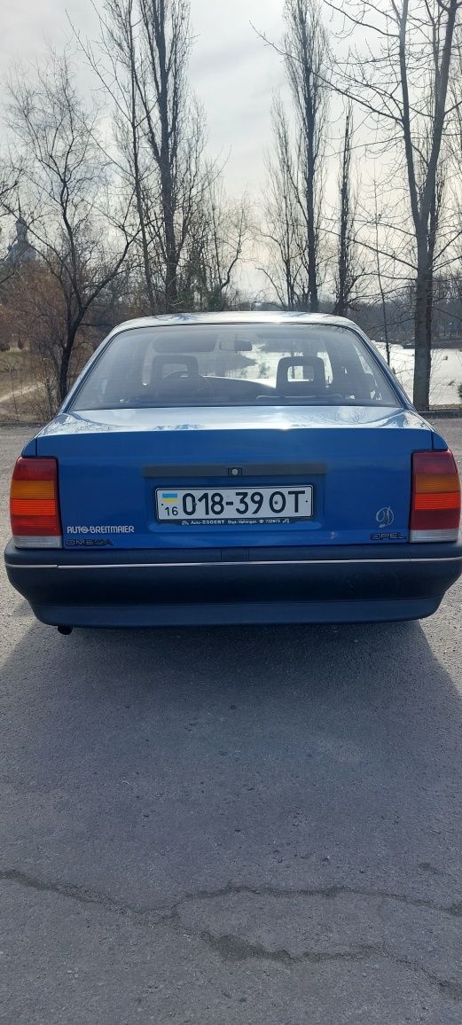 Опель омега 1.8  Opel Omega